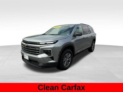Used 2025 Chevrolet Traverse LT AWD/4WD image 2