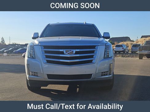 Used 2019 Cadillac Escalade Premium Luxury AWD/4WD image 6