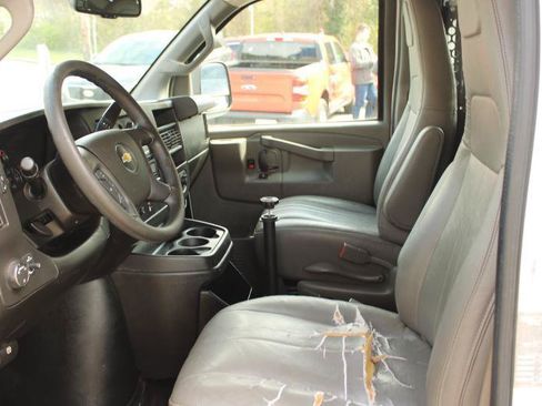 Used 2016 Chevrolet Express 2500 RWD image 10