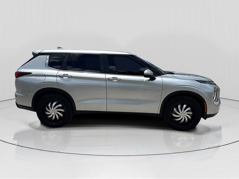 Used 2024 Mitsubishi Outlander ES FWD image 8
