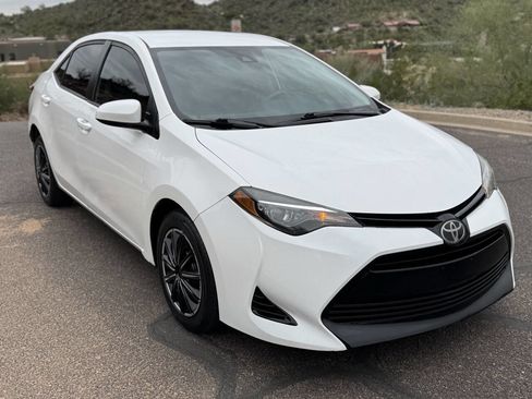 Used 2019 Toyota Corolla LE image 3