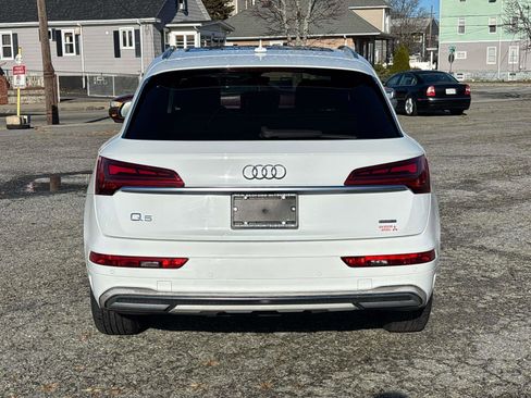 Used 2021 Audi Q5 2.0T Premium w/ Convenience Package image 4