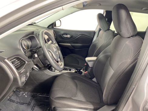 Used 2019 Jeep Cherokee Latitude w/ Popular Appearance Group AWD/4WD image 15