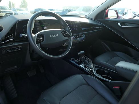 Used 2023 Kia Niro EX image 12