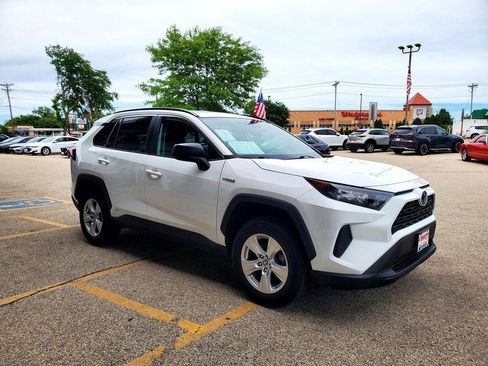 Used 2021 Toyota RAV4 LE AWD/4WD image 3