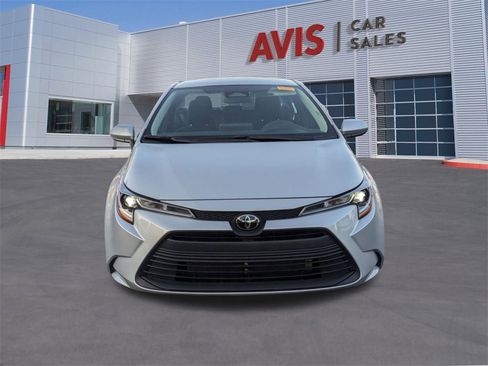 Used 2025 Toyota Corolla LE image 2