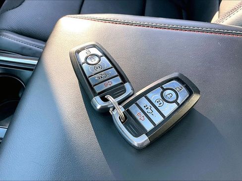 Used 2025 Ford F150 Raptor image 35