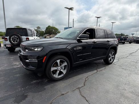 Used 2023 Jeep Grand Cherokee Limited AWD/4WD image 3
