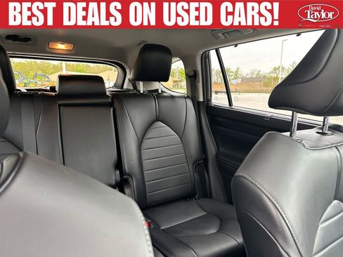 Used 2021 Toyota Highlander XLE AWD/4WD image 37