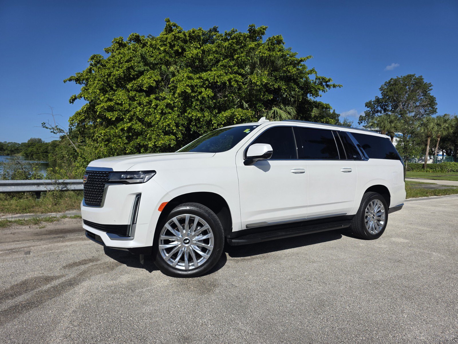 Used 2024 Cadillac Escalade ESV Premium Luxury w/ Performance Package AWD/4WD image 1