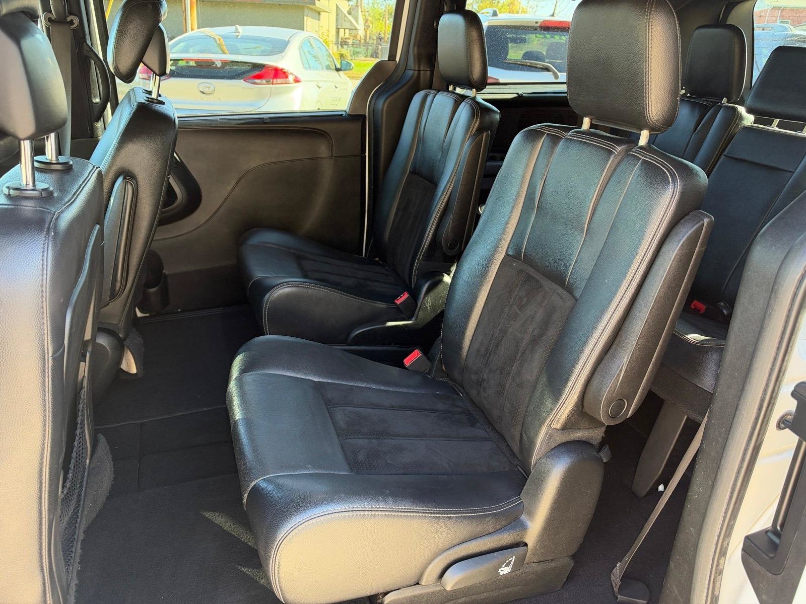 Used 2017 Dodge Grand Caravan SXT w/ Driver Convenience Group FWD image 8