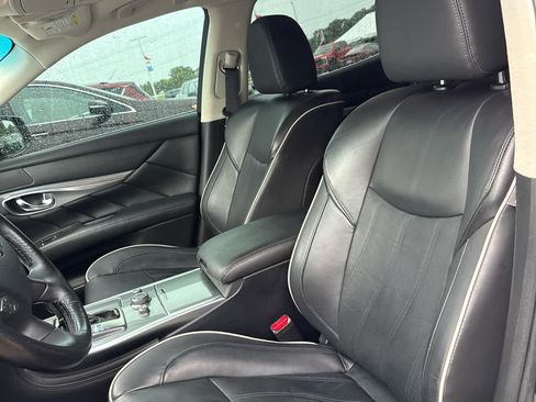 Used 2019 INFINITI Q70 Luxe AWD/4WD image 11