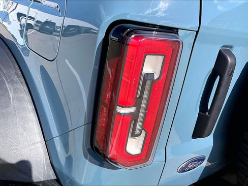 Used 2023 Ford Bronco Badlands w/ Sasquatch Package AWD/4WD image 27