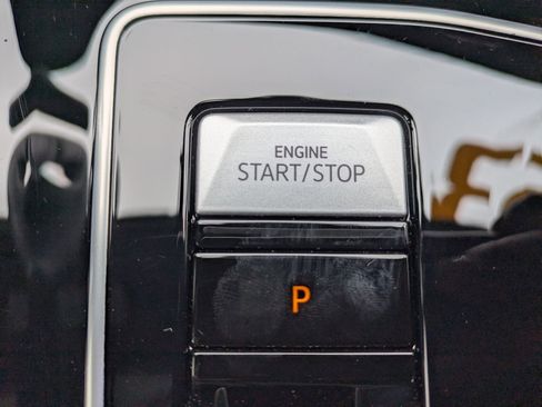 Used 2023 Volkswagen Golf R image 23