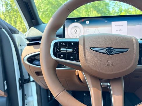 New 2026 Genesis GV70 2.5T Advanced AWD/4WD image 16