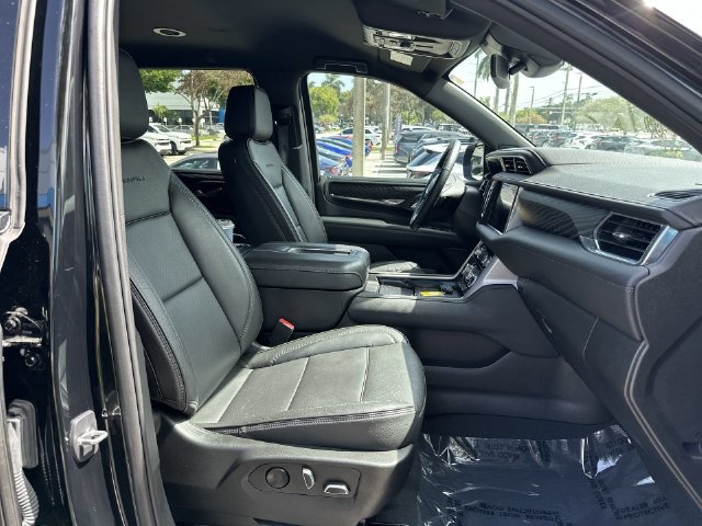 Used 2023 GMC Yukon XL Denali AWD/4WD image 29