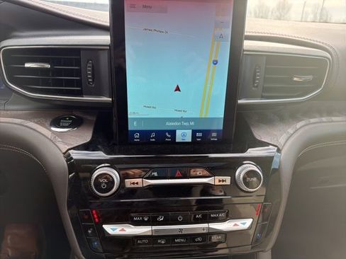 Used 2021 Ford Explorer Platinum w/ Equipment Group 601A image 12