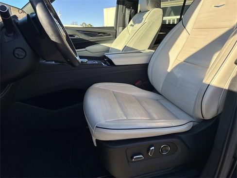 Used 2021 Cadillac Escalade Sport w/ Driver Assist Tech Package image 18