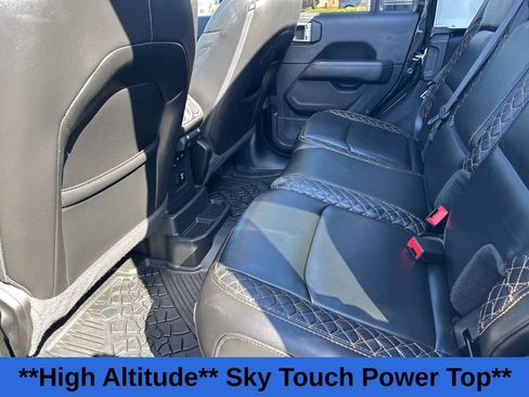 Used 2022 Jeep Wrangler Unlimited Sahara image 12