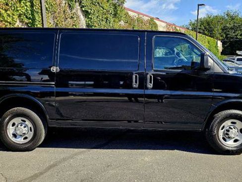 Used 2018 Chevrolet Express 2500 w/ Driver Convenience Package RWD image 4