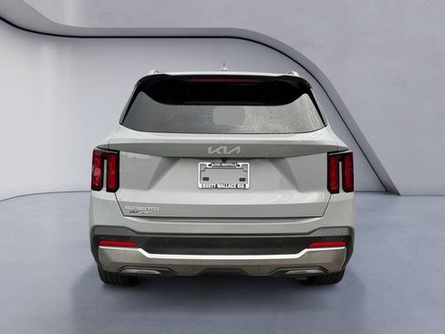 Used 2024 Kia Sorento EX w/ Panoramic Sunroof Package FWD image 4