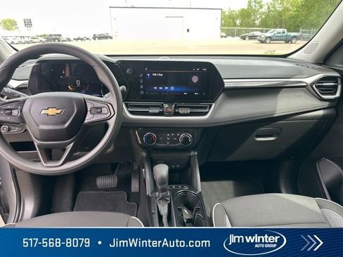 Used 2025 Chevrolet TrailBlazer LT AWD/4WD image 21