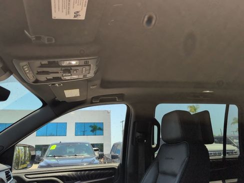 Used 2023 GMC Yukon XL Denali w/ Denali Reserve Package AWD/4WD image 10