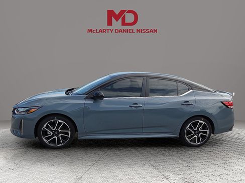 Used 2025 Nissan Sentra SR FWD image 28