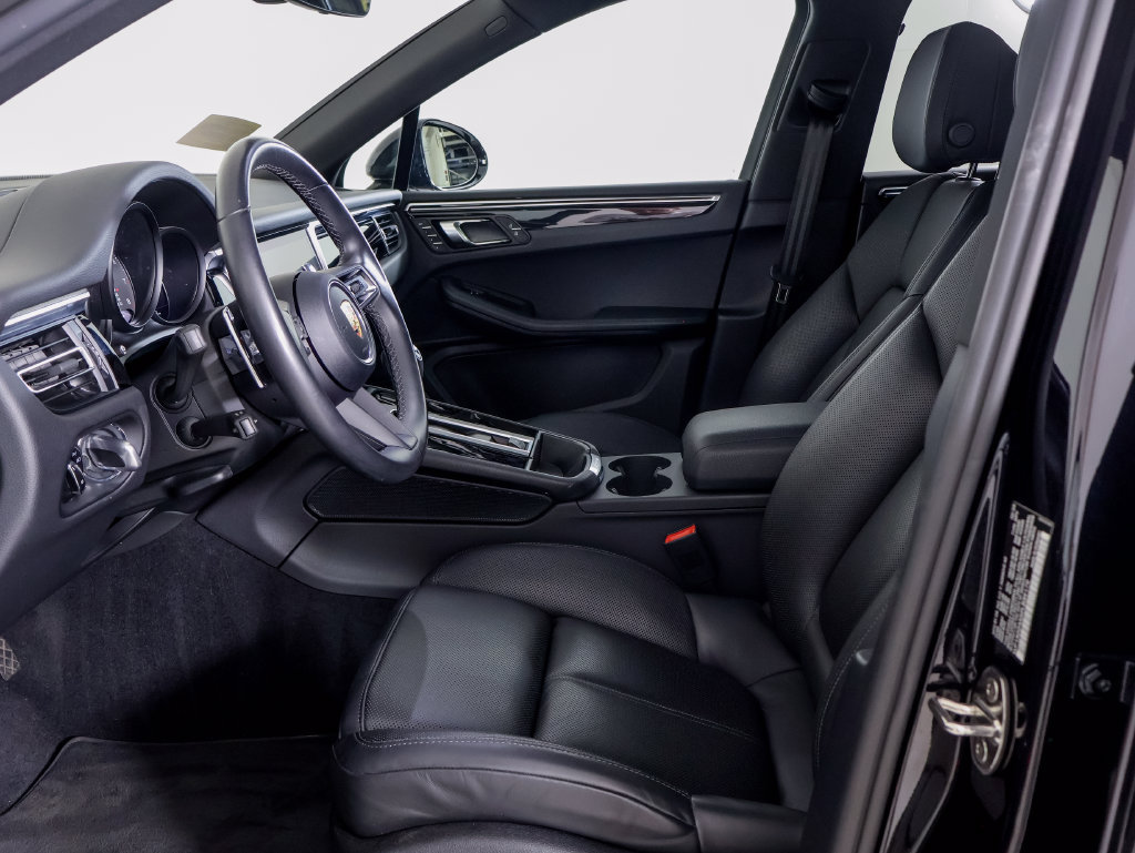 Certified 2023 Porsche Macan S AWD/4WD image 5