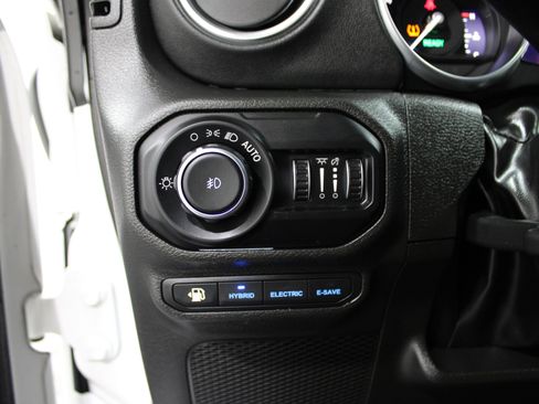 Used 2022 Jeep Wrangler Unlimited Sahara w/ Cold Weather Group image 8