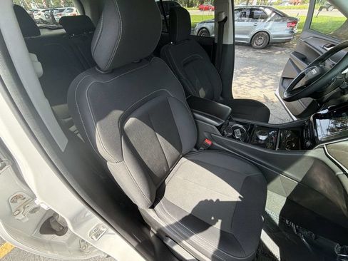 Used 2023 Jeep Grand Cherokee Laredo RWD image 20