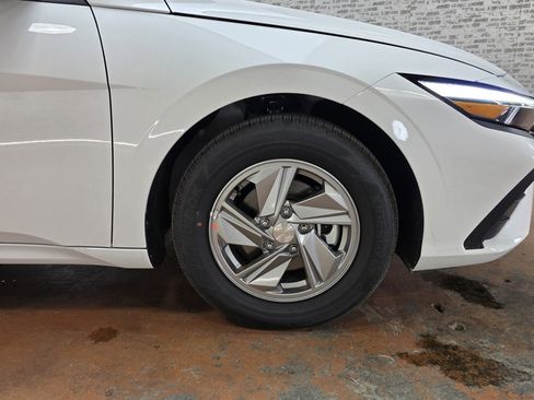 New 2026 Hyundai Elantra SE image 8