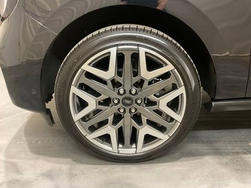 Used 2025 Ford Expedition Platinum w/ Platinum Ultimate Package AWD/4WD image 6