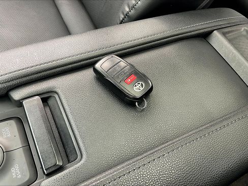 Used 2024 Toyota Grand Highlander AWD image 14