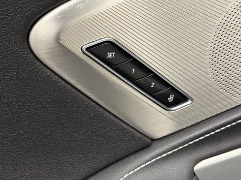 Used 2021 Chevrolet Corvette Stingray w/ Z51 Performance Package image 20