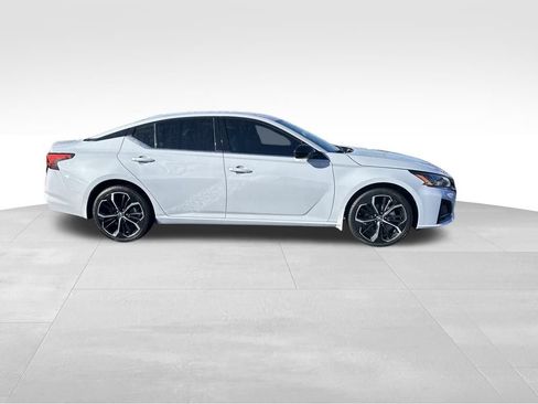 Used 2023 Nissan Altima 2.5 SR image 8