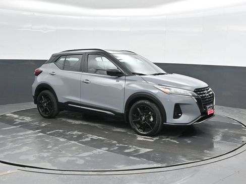Used 2023 Nissan Kicks SR w/ SR Premium Package image 5