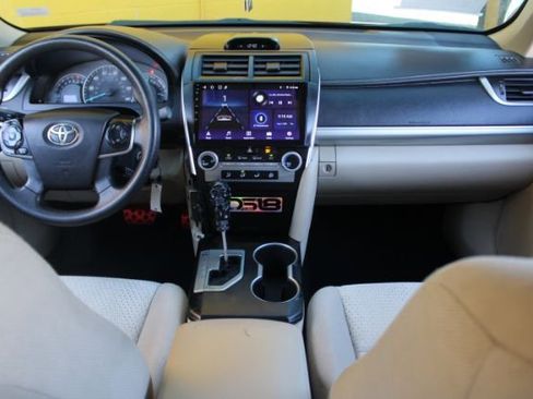 Used 2014 Toyota Camry LE image 12