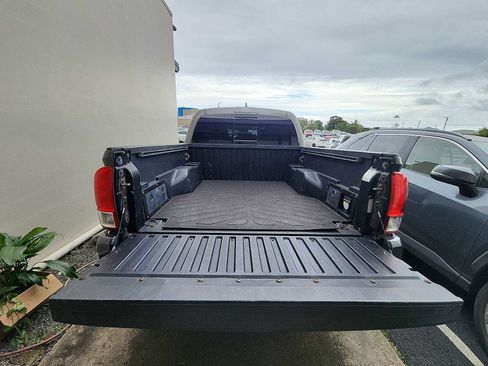 Used 2017 Toyota Tacoma TRD Sport image 24