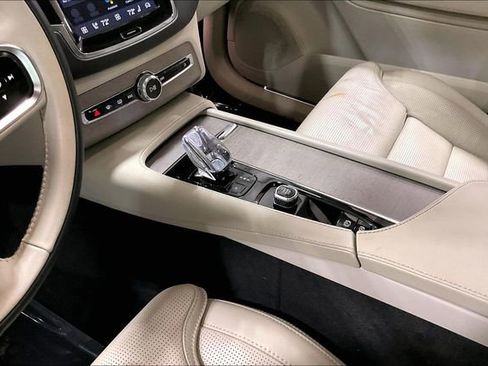 Certified 2023 Volvo XC90 B6 Ultimate w/ Lounge Package AWD/4WD image 18