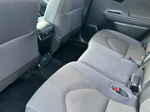 Used 2023 Toyota Highlander L image 4