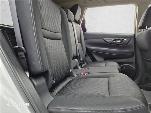 Used 2020 Nissan Rogue SV FWD image 12
