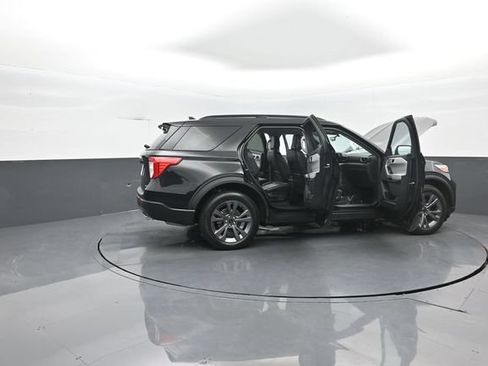 Certified 2023 Ford Explorer XLT w/ Equipment Group 202A AWD/4WD image 33