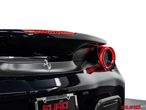 Used 2019 Ferrari 488 Pista Coupe RWD image 32