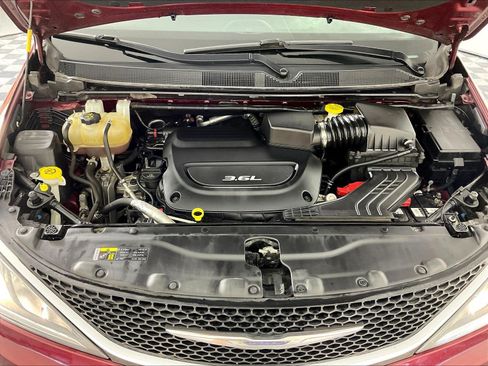 Used 2017 Chrysler Pacifica Touring-L FWD image 30