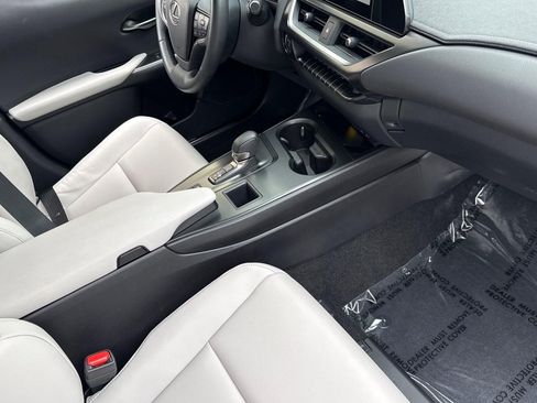 Certified 2025 Lexus UX 300h FWD w/ Accessory Package (Z2) image 31