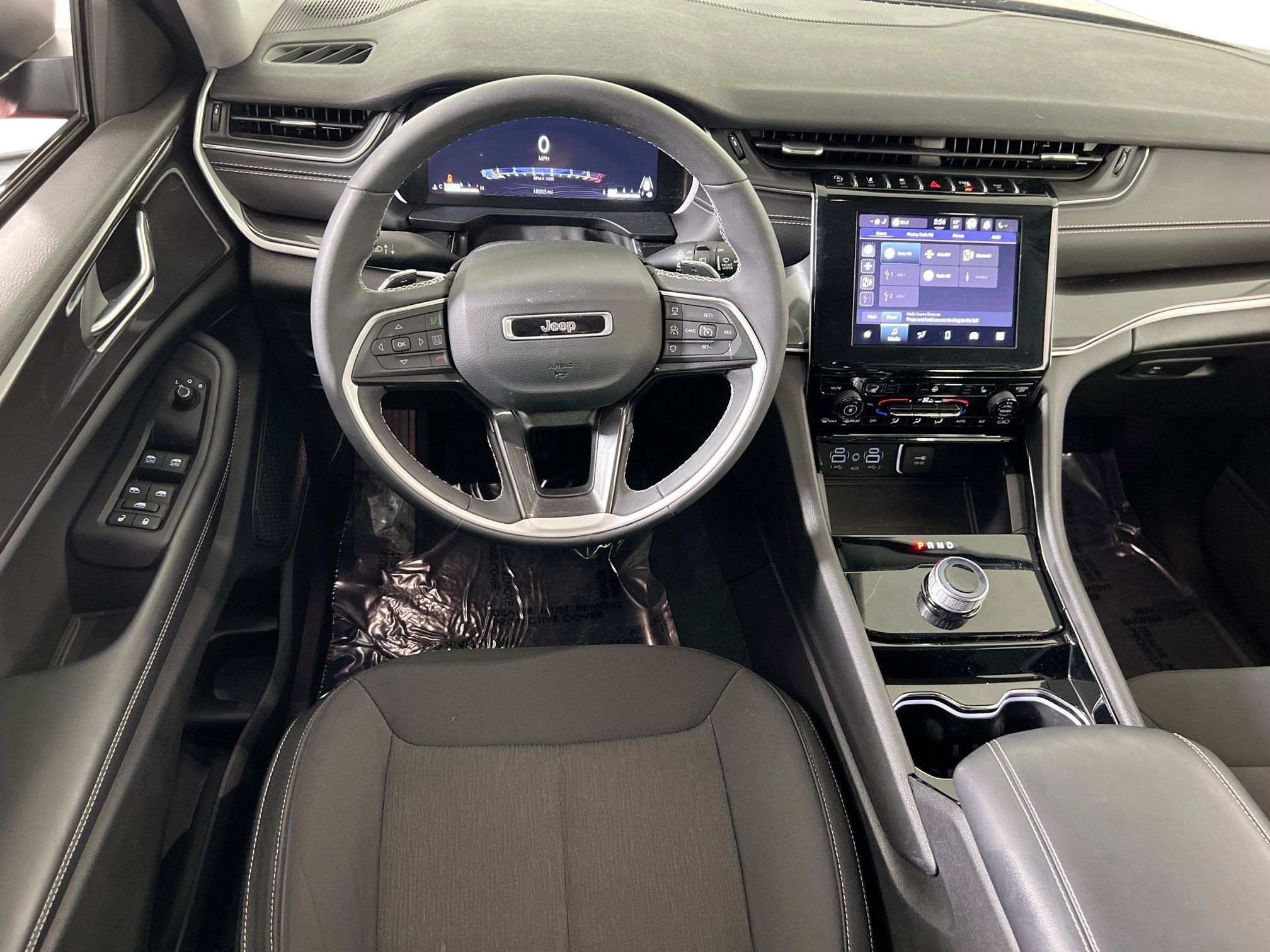 Used 2023 Jeep Grand Cherokee Laredo w/ Luxury Tech Group I AWD/4WD image 21