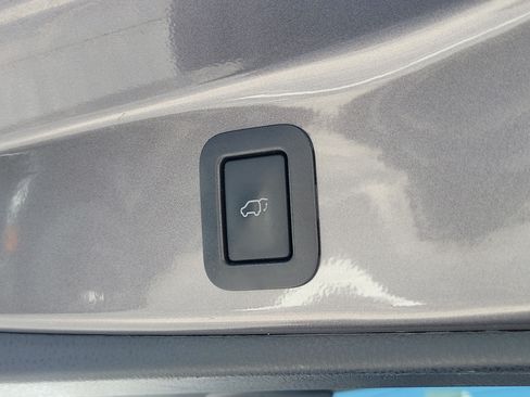 Certified 2019 Toyota Highlander Limited FWD image 12