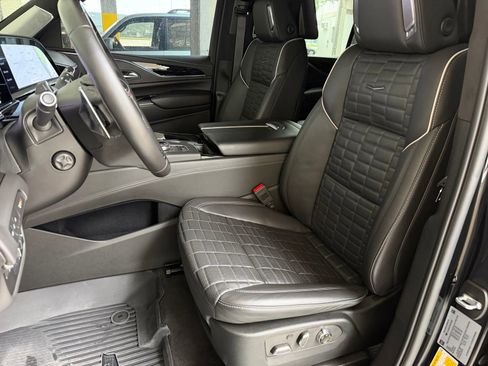 Used 2024 Cadillac Escalade ESV V w/ Heavy-Duty Trailer Package AWD/4WD image 10