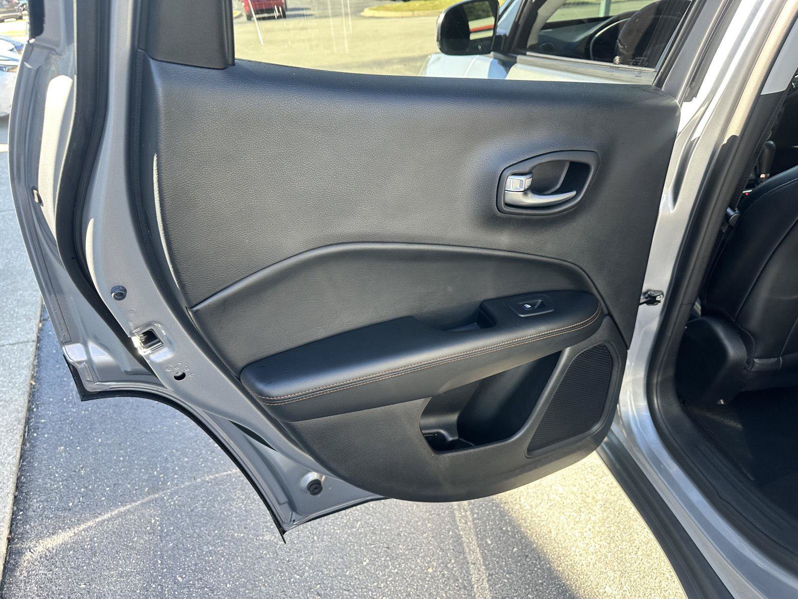 Used 2019 Jeep Compass Limited AWD/4WD image 18